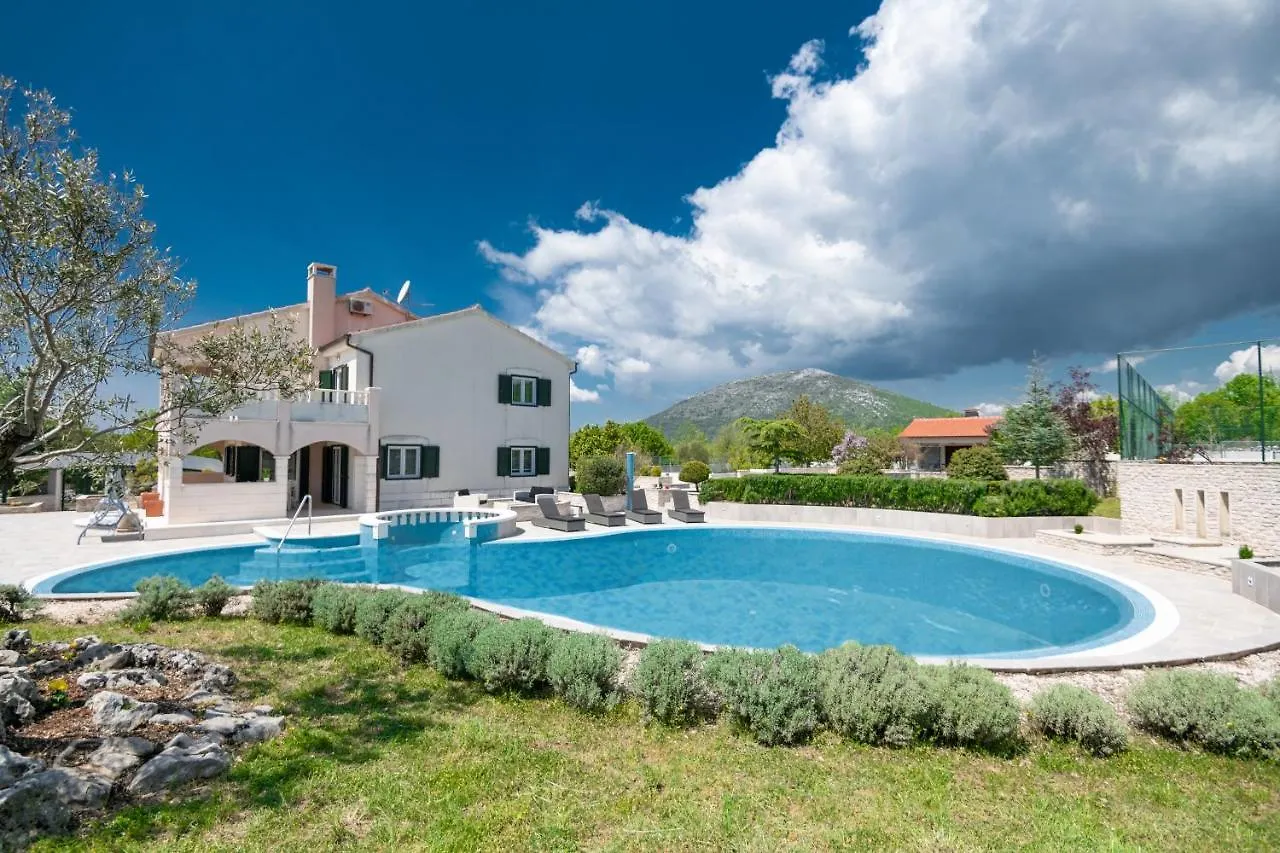 Residence Nada Gornji Seget Croatia