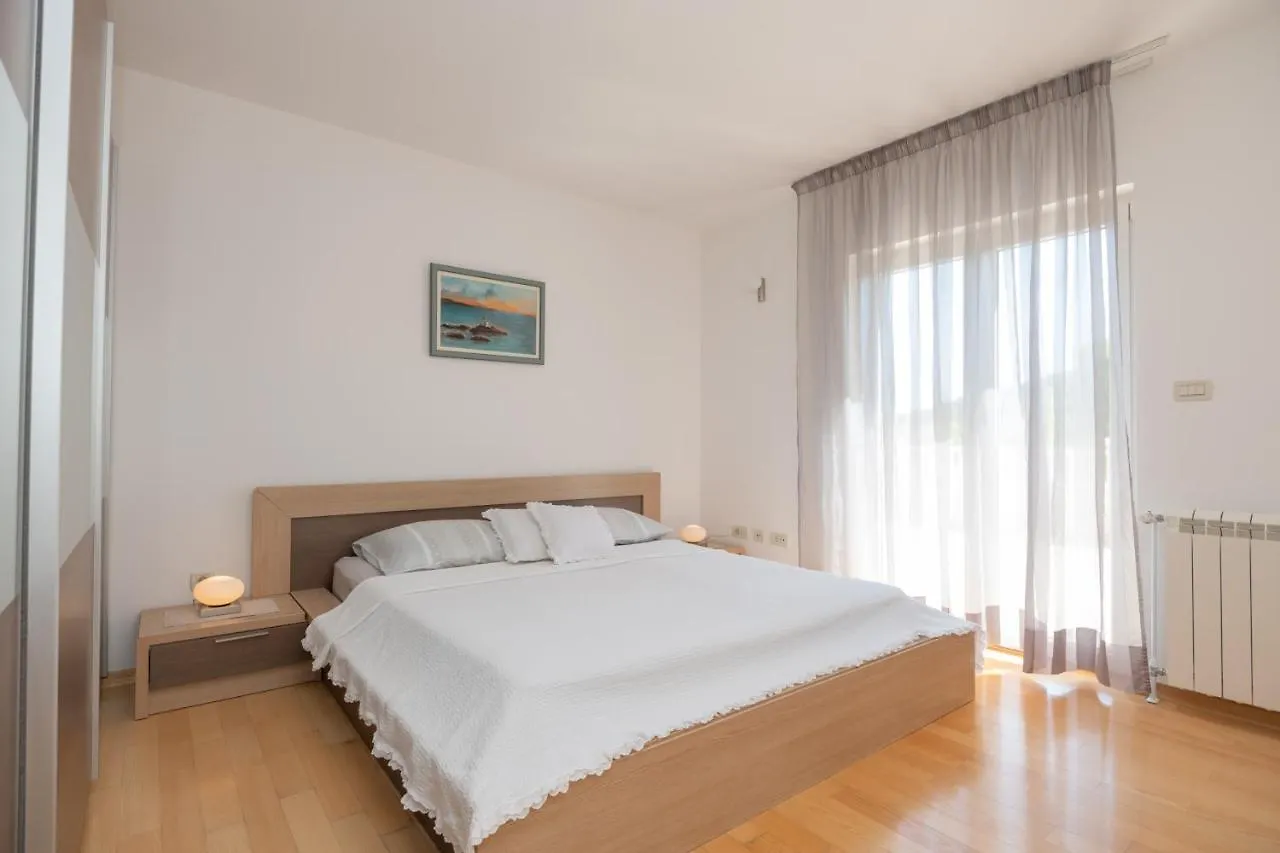 Villa Residence Nada Gornji Seget Croatia