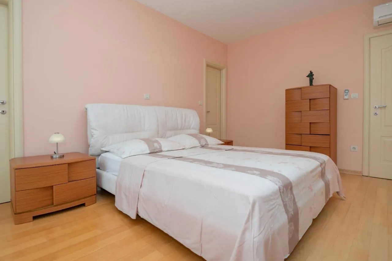 Residence Nada Gornji Seget 0*,